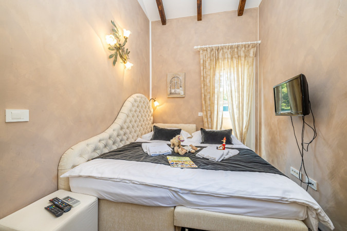 Luxury Villa Bernarda I, Luxury Villa Bernarda - Porat - Krk Island (Croatia) - direct contact with the owner Dobrinj